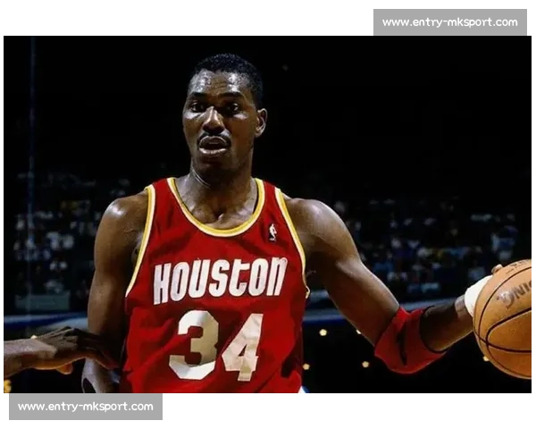 奥拉朱旺亲授梦幻脚步！科比获赞天才传承内线绝学