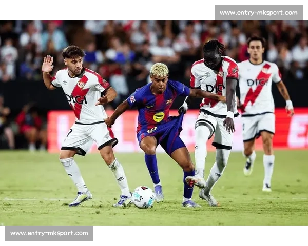 巴萨新星库巴西恋情曝光！携红发女友甜蜜度假机场秀恩爱